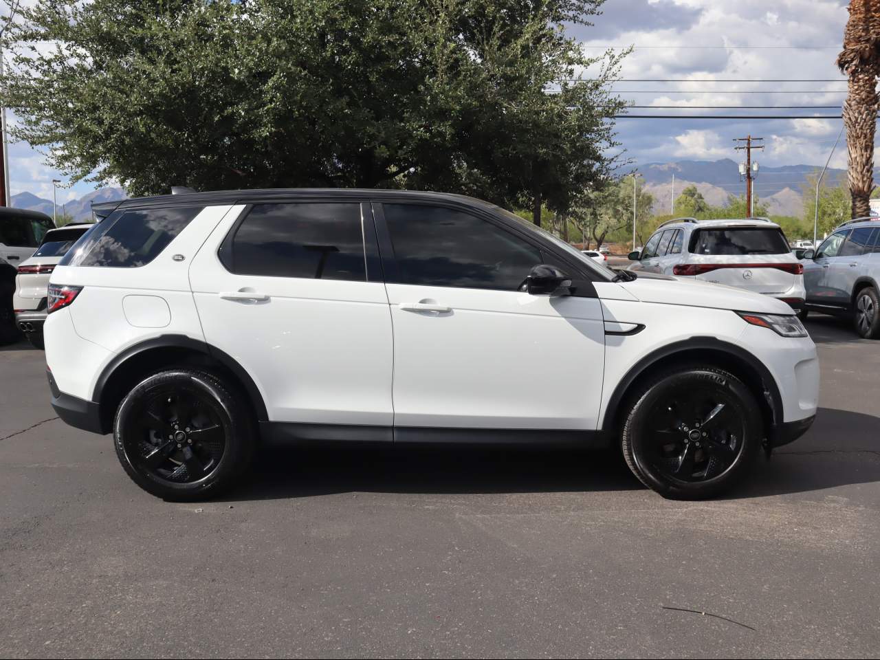 2023 Land Rover Discovery Sport S photo 3