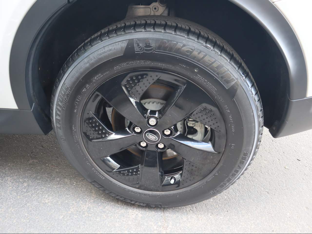 2023 Land Rover Discovery Sport S photo 2