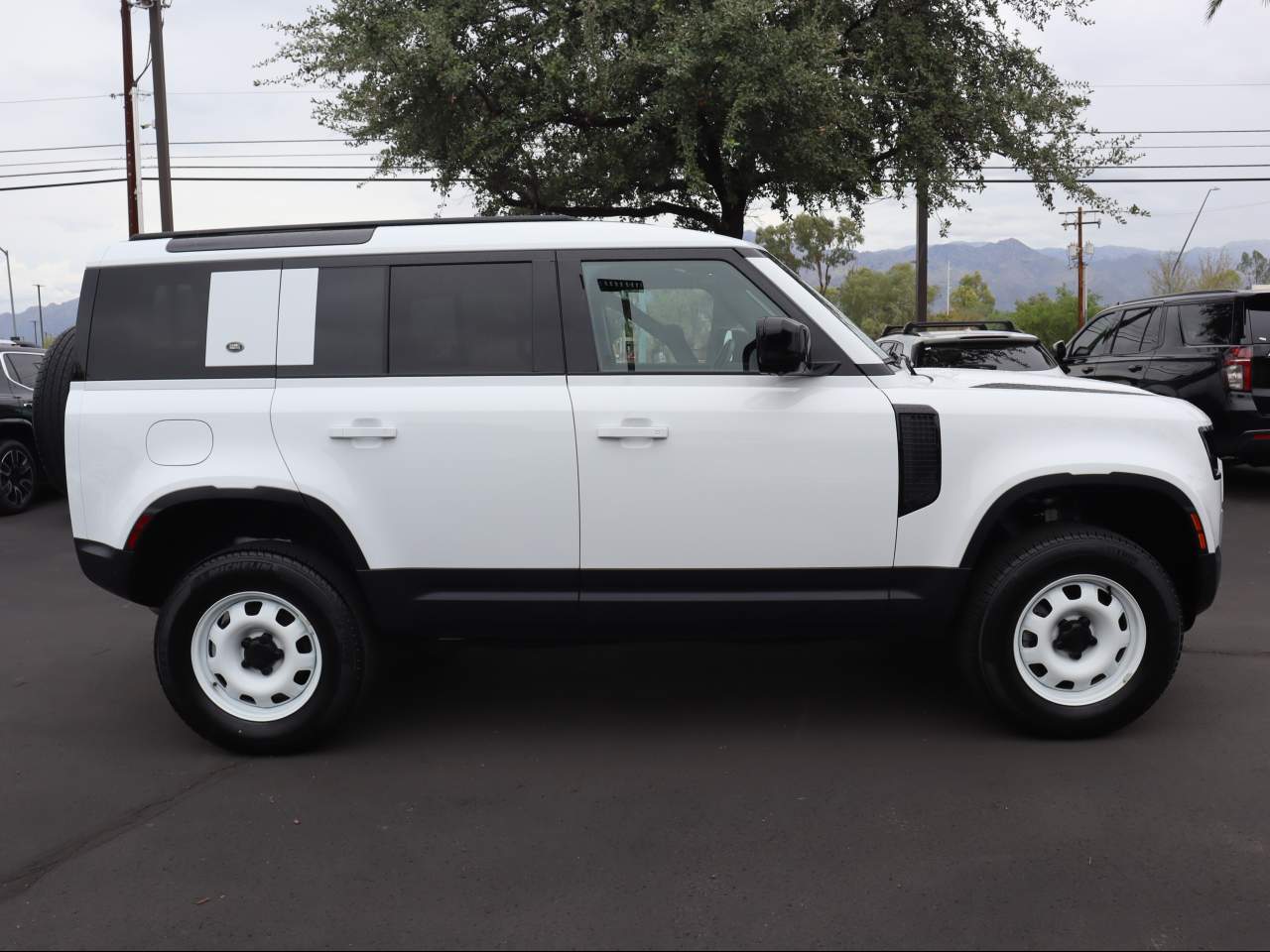 2024 Land Rover Defender 110 P300 S