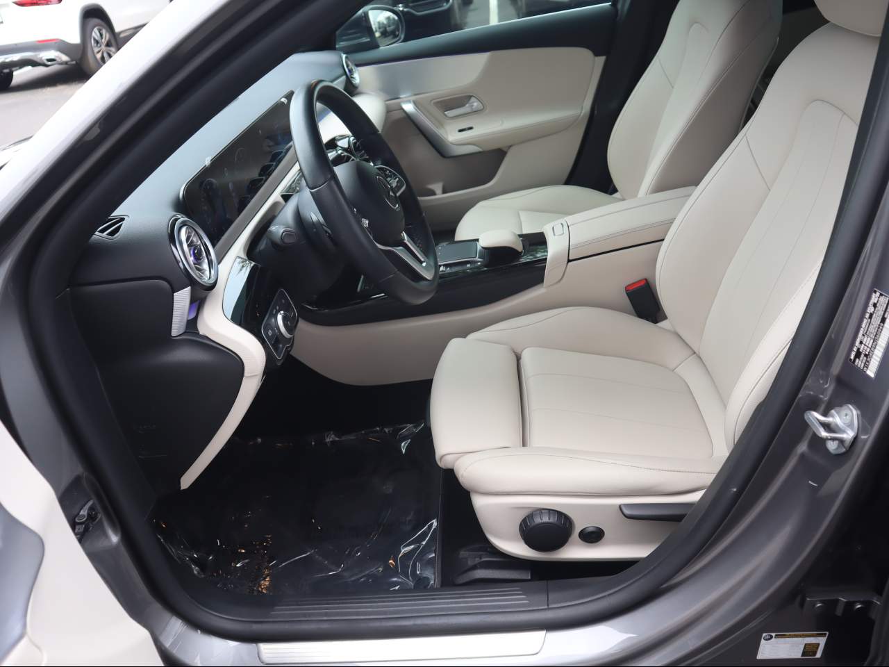 2022 Mercedes-Benz A-Class A220's photo