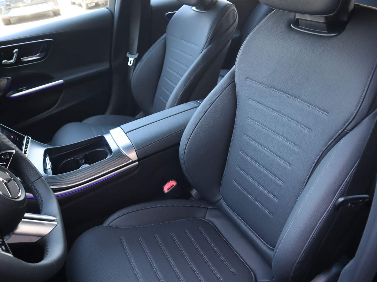 2025 Mercedes-Benz C-Class Sedan C 300 - Photo 15