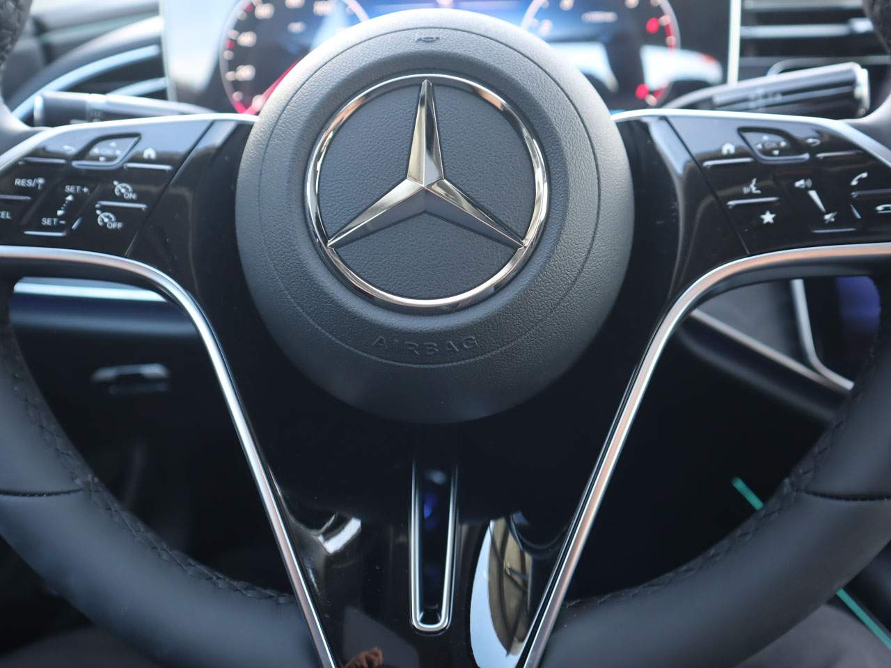 2025 Mercedes-Benz E-Class E350 - Photo 12