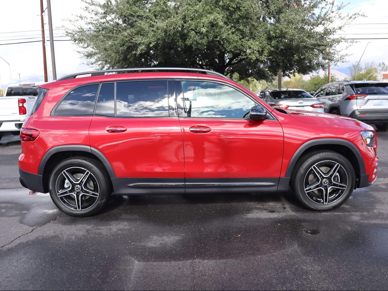 2026 Mercedes Benz GLB 250 photo 3