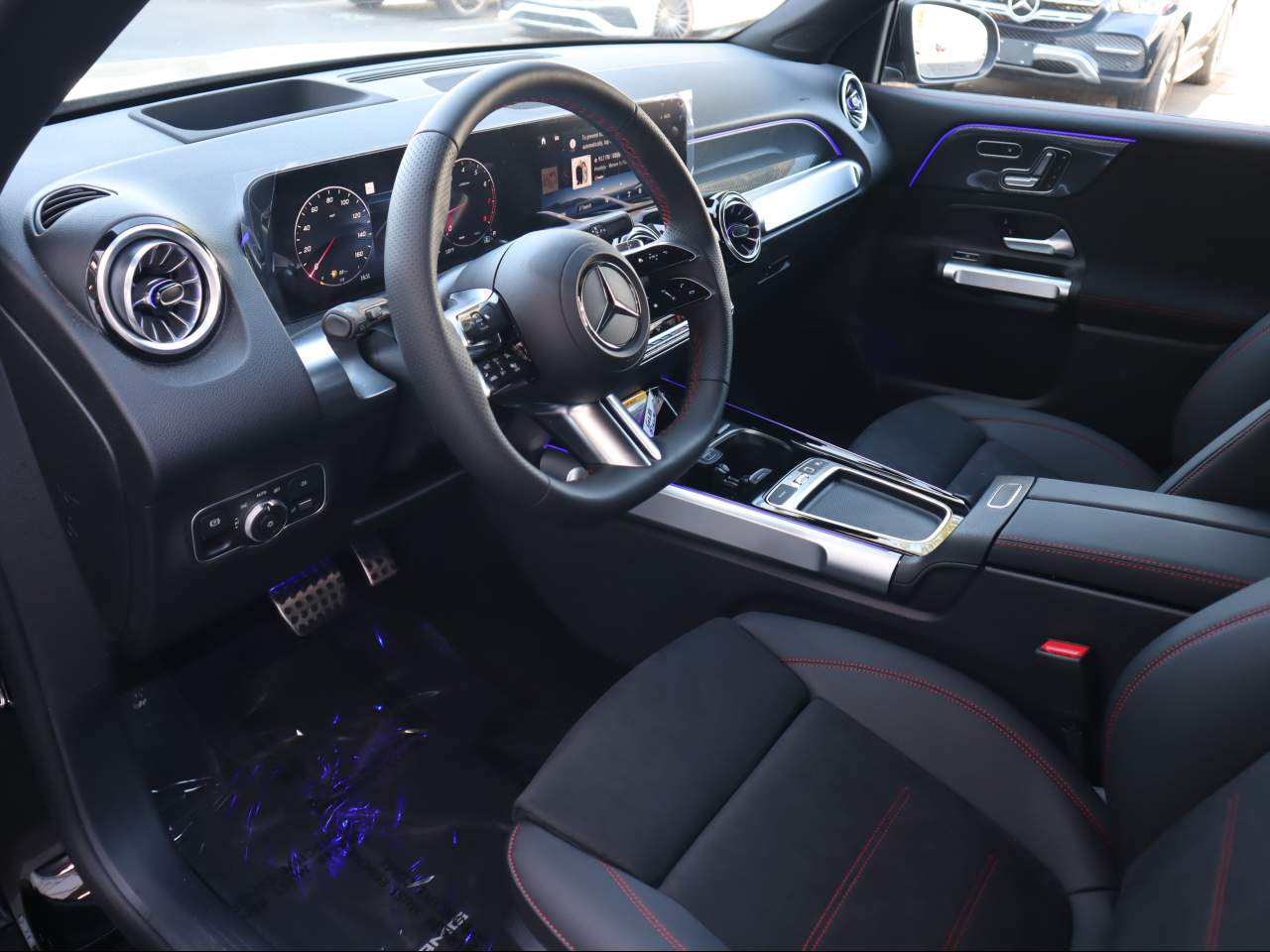 2025 Mercedes-Benz GLB Base - Photo 10