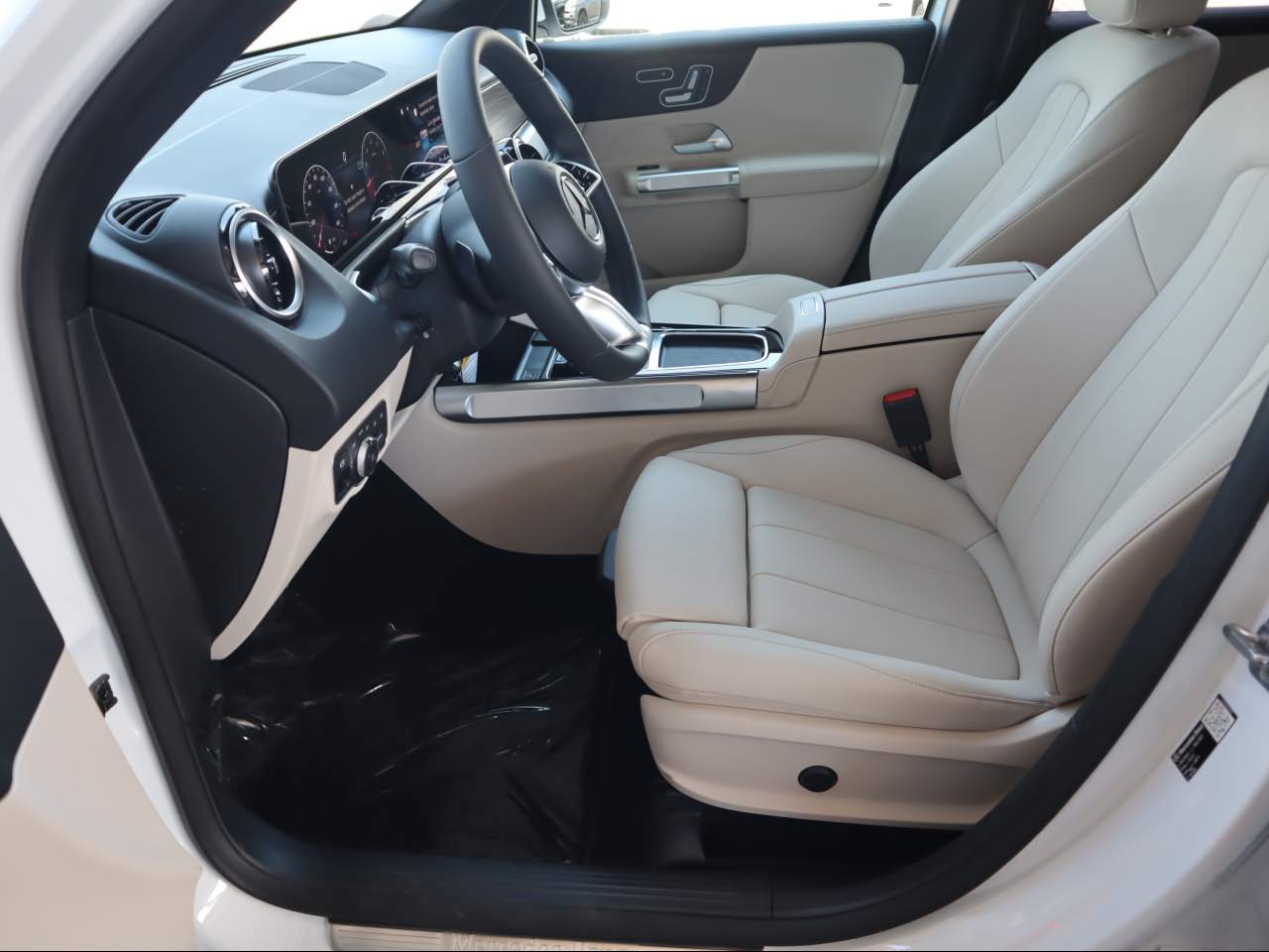 2026 Mercedes-Benz GLB GLB 250 - Photo 10
