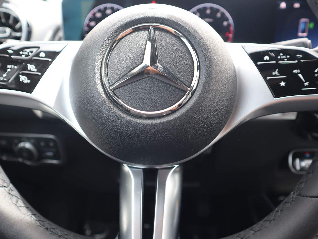 2025 Mercedes-Benz GLB Base - Photo 12
