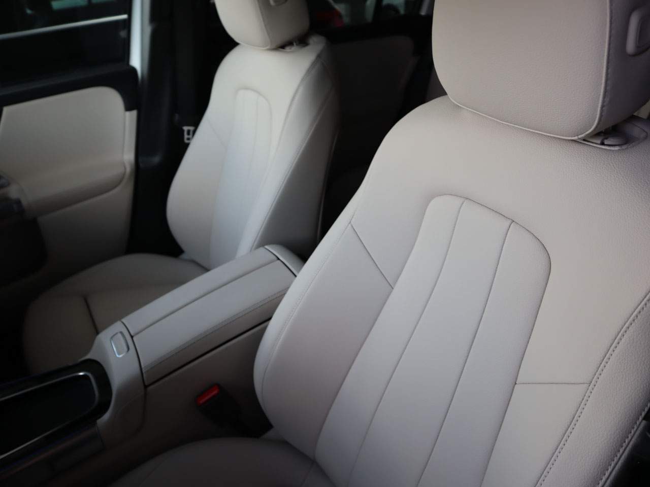 2025 Mercedes-Benz GLB Base - Photo 17