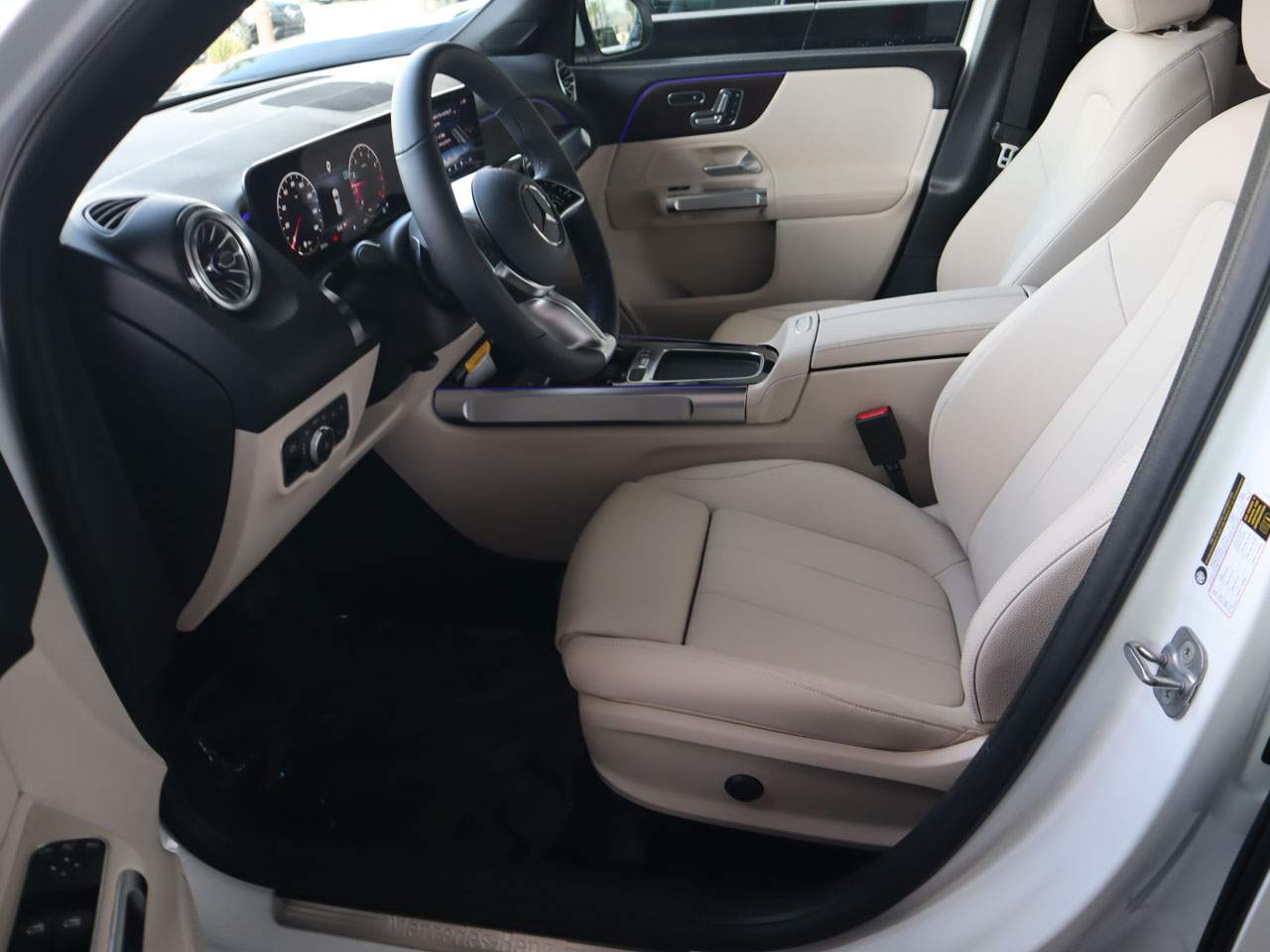 2025 Mercedes-Benz GLB Base - Photo 10