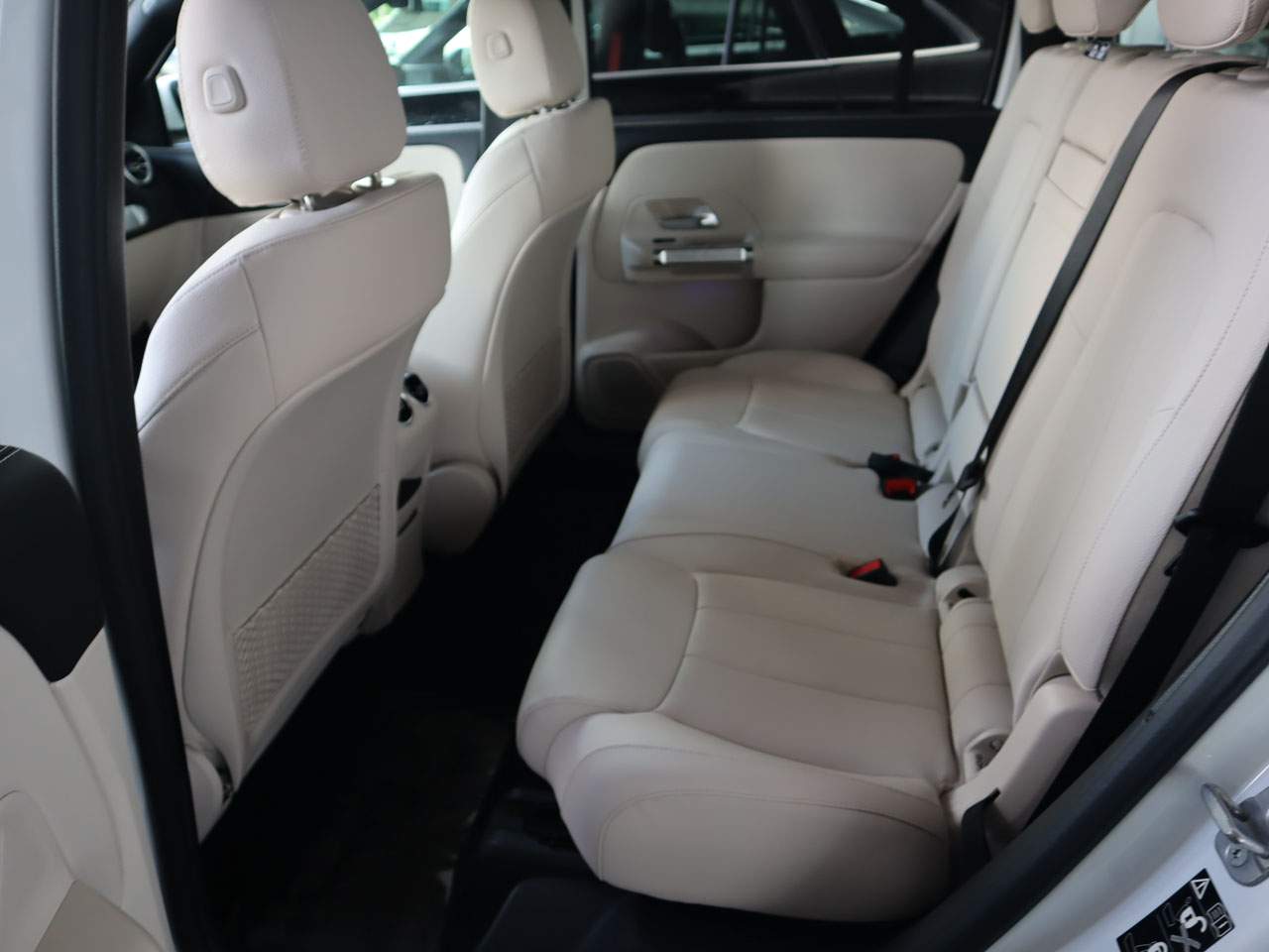 2025 Mercedes-Benz GLB Base - Photo 18