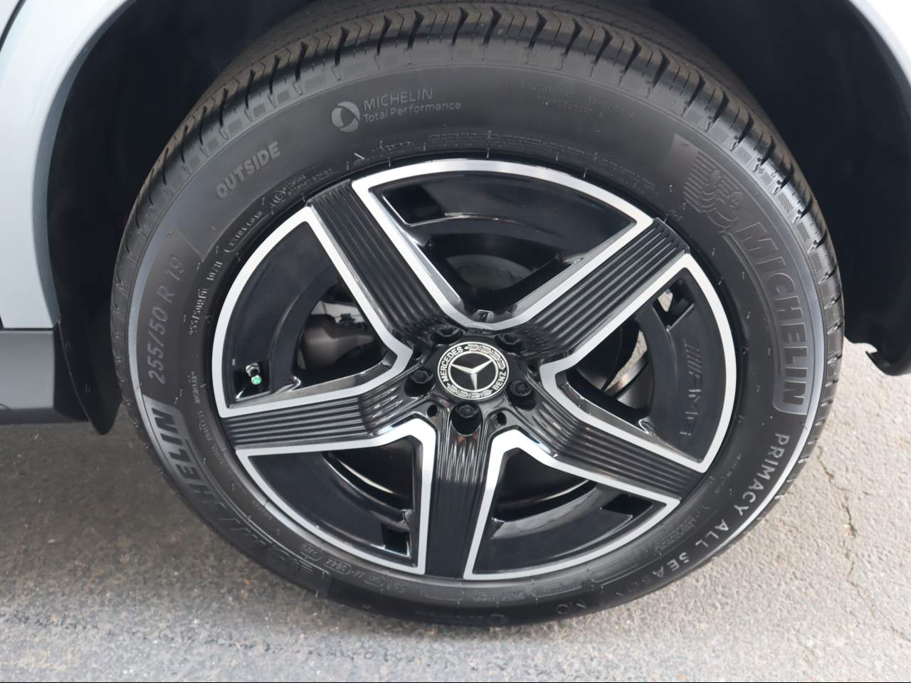 2025 Mercedes-Benz GLC