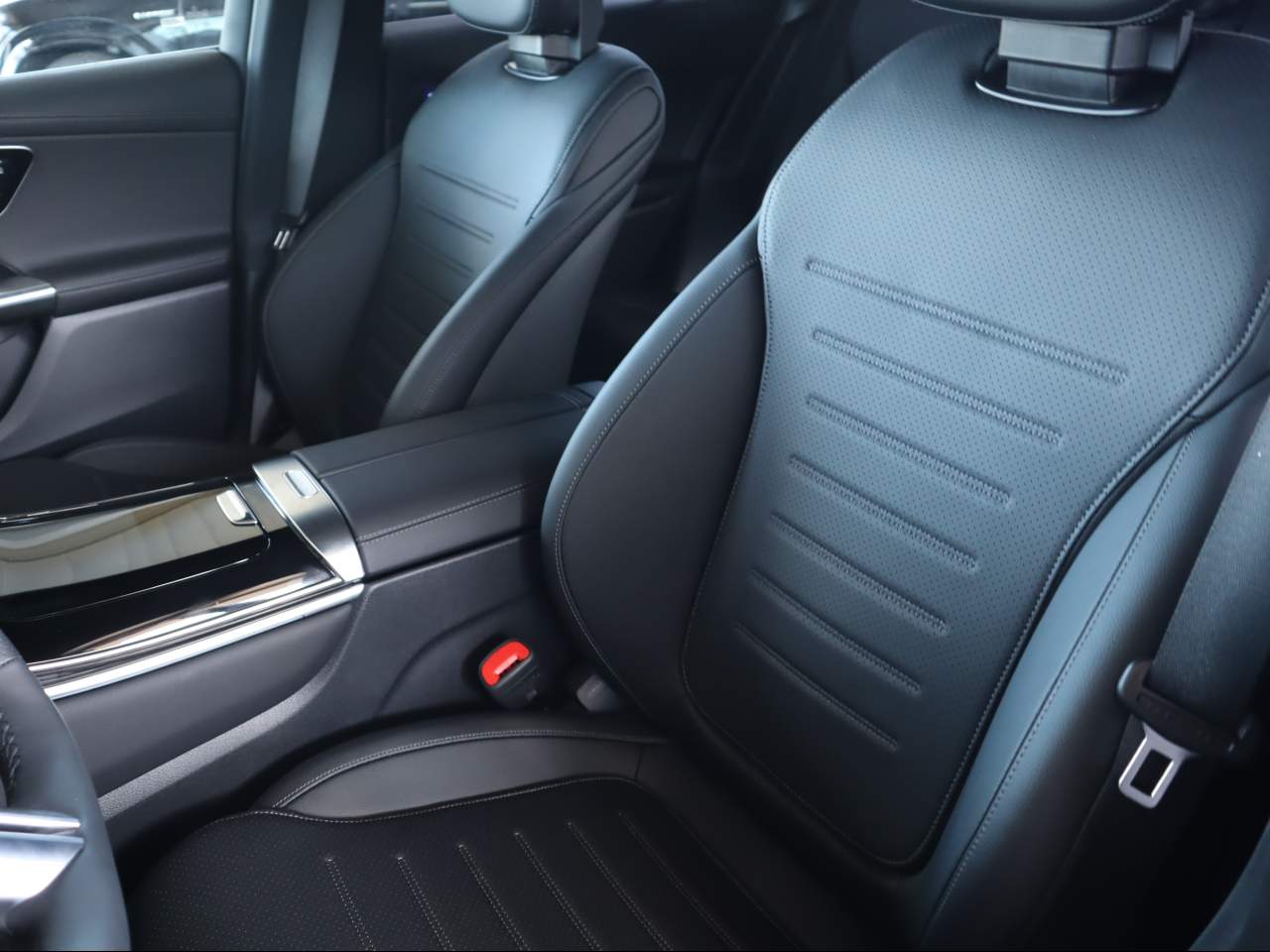 2025 Mercedes-Benz GLC Base - Photo 15