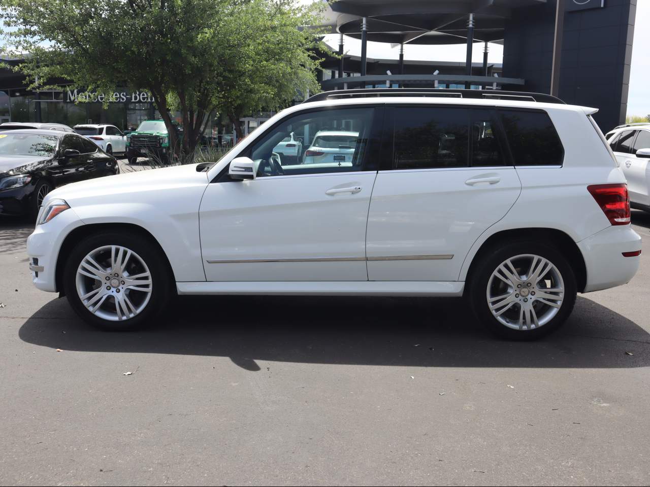 View vehicle photo 6