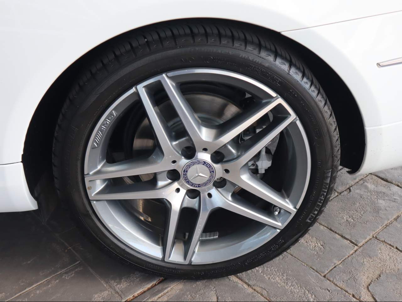 2015 Mercedes Benz E 400 photo 2