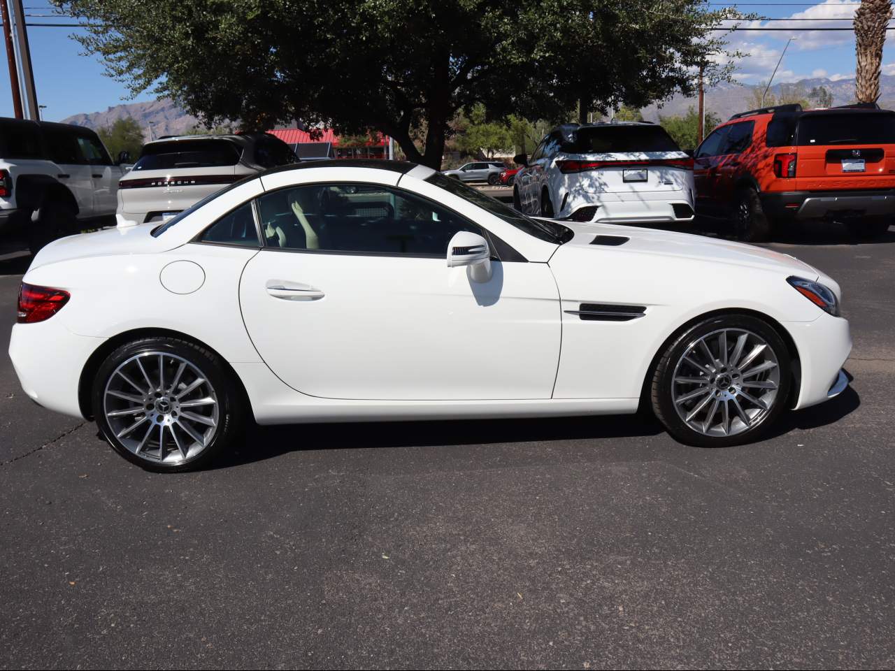 2019 Mercedes-Benz SLC 300