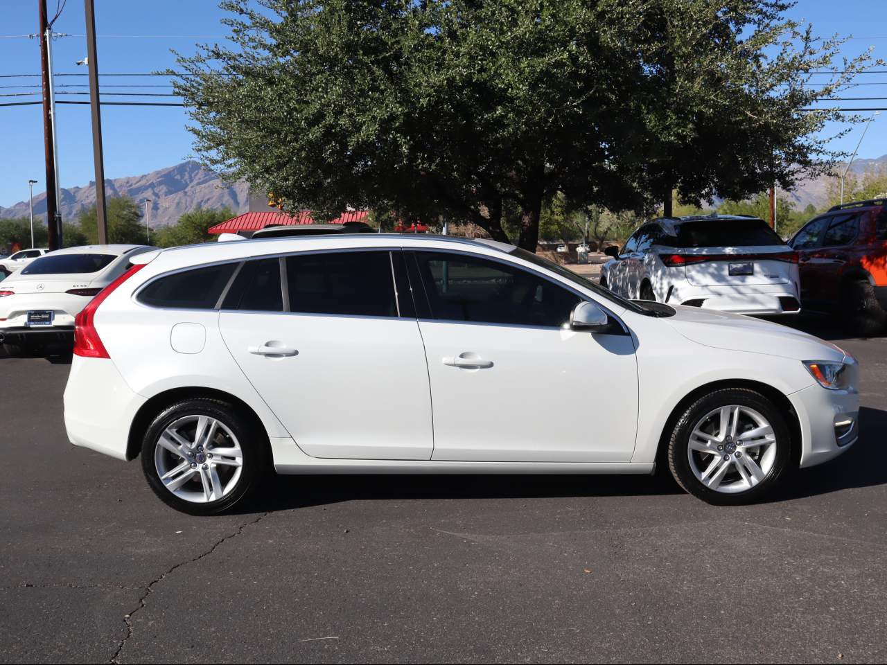 2015 Volvo V60 T5 Drive-E Premier photo 2