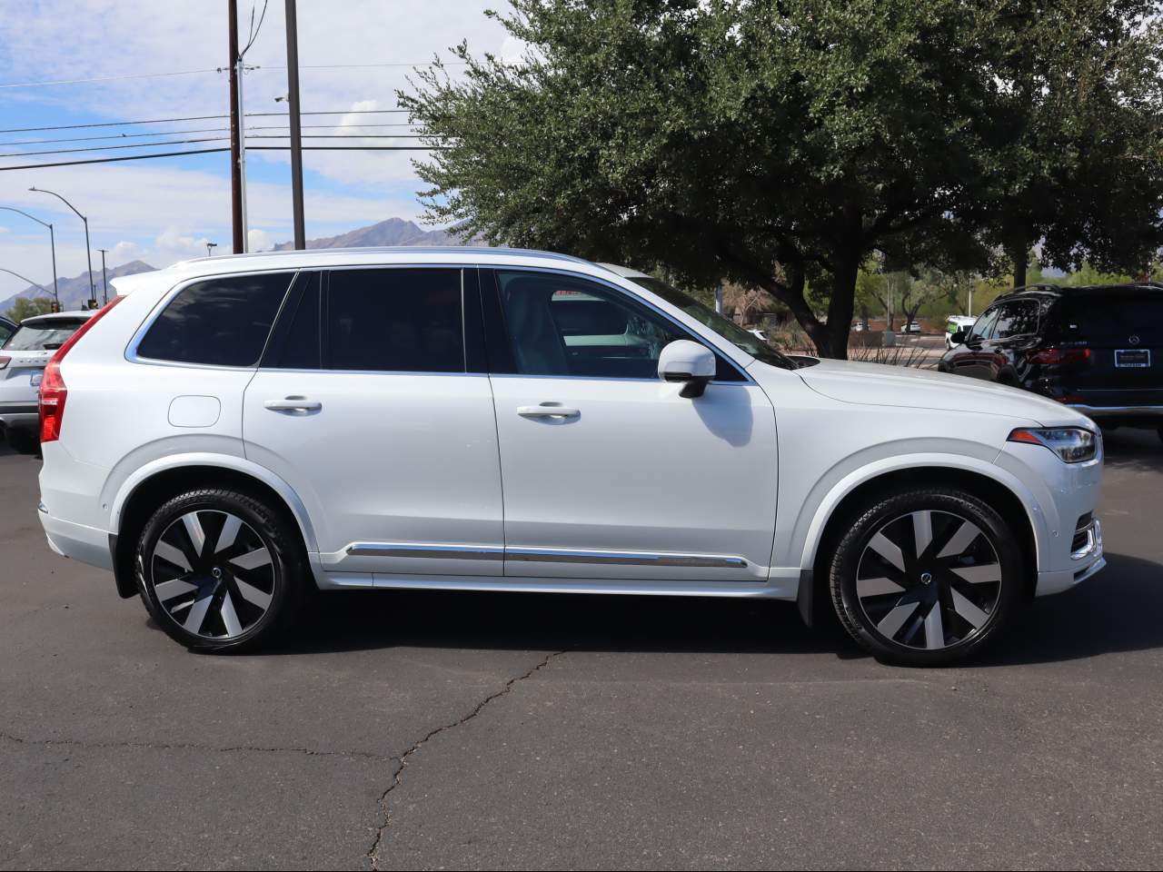 2023 Volvo XC90 Recharge Ultimate Bright Theme