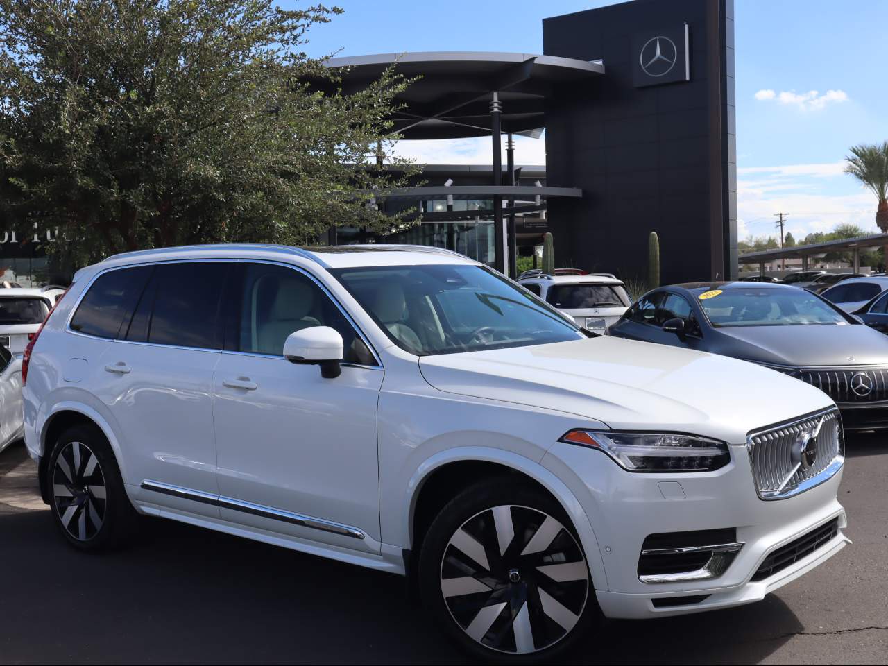 2023 Volvo XC90 Recharge Ultimate Bright Theme