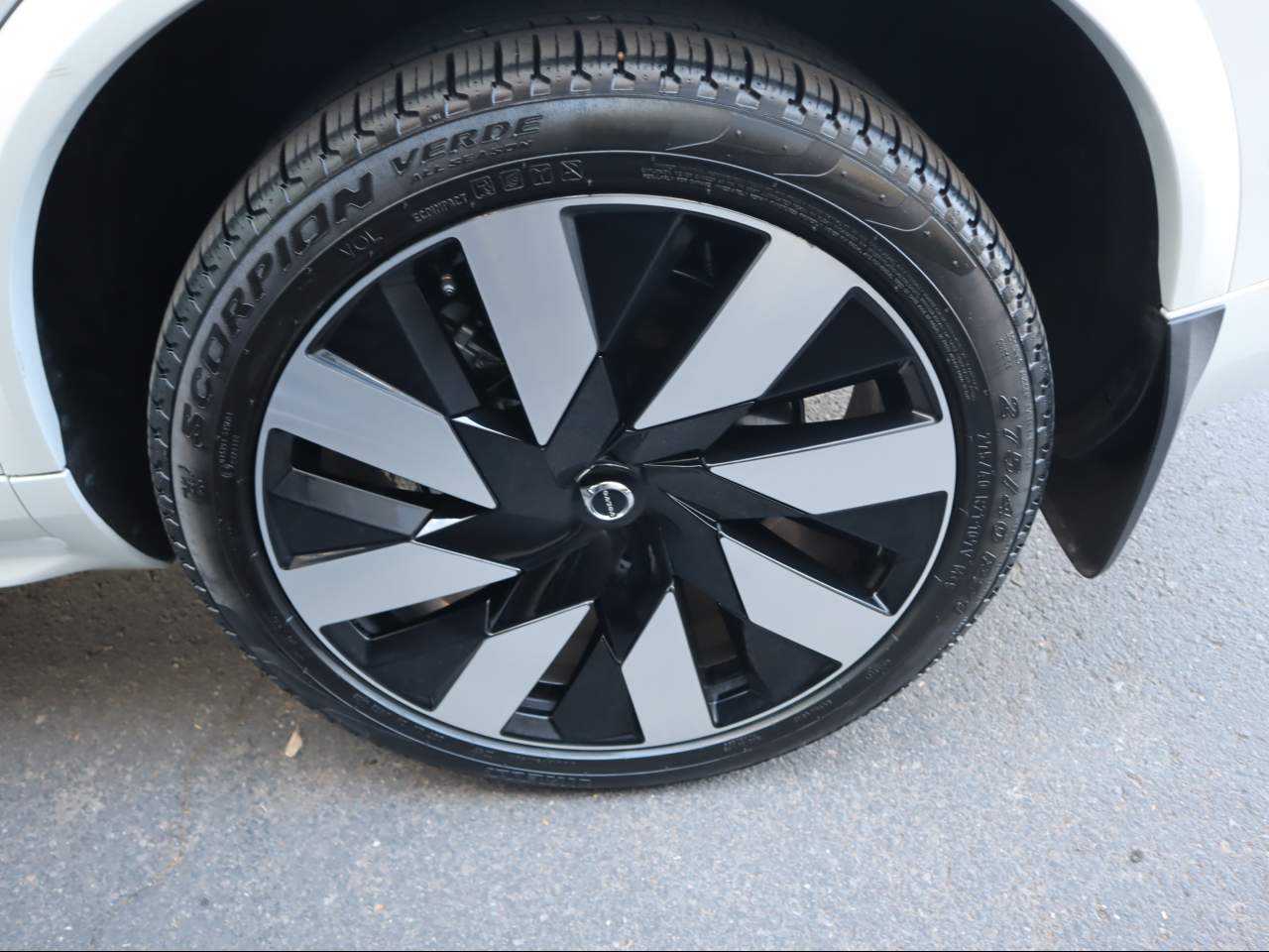 2023 Volvo XC90 Recharge Ultimate Bright Theme