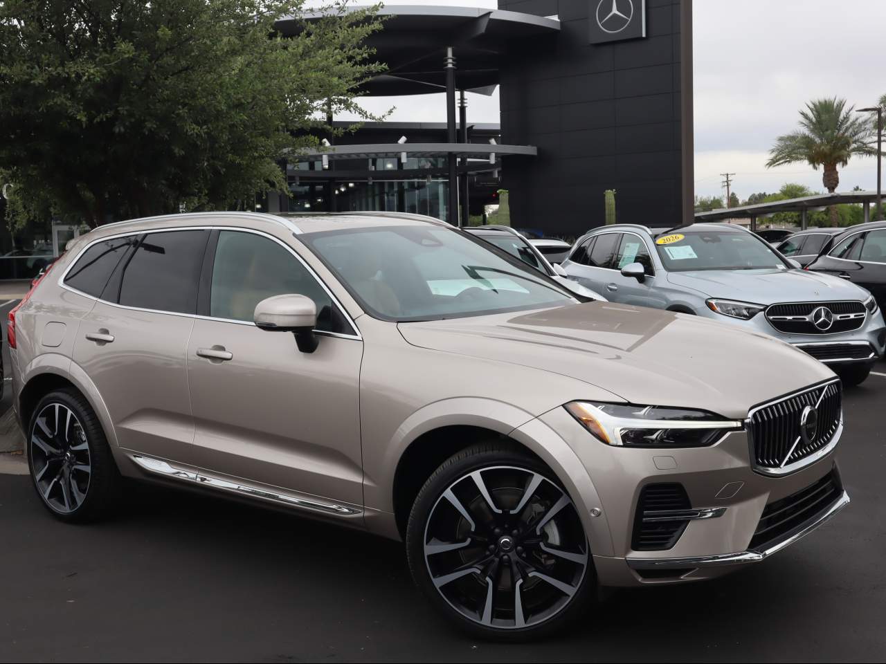 2023 Volvo XC60 T8 Ultimate Bright Theme AWD's photo