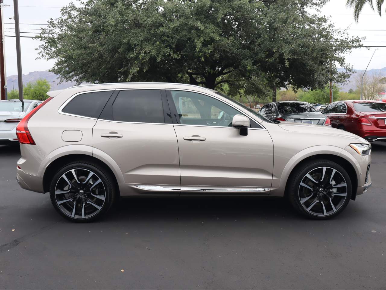 2023 Volvo XC60 Recharge T8 Ultimate Bright Theme