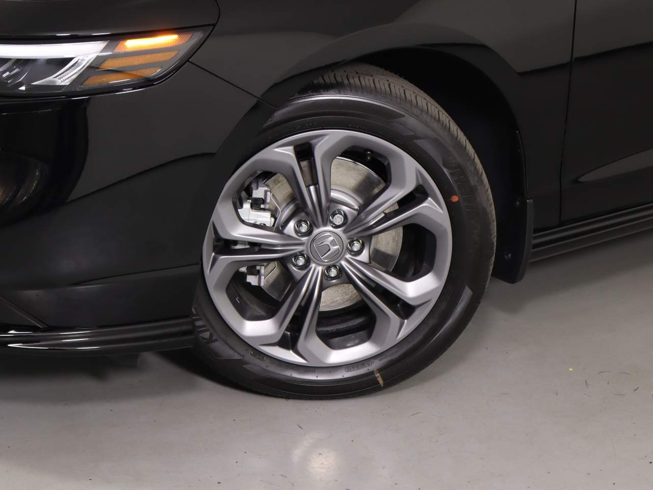 View vehicle photo 5