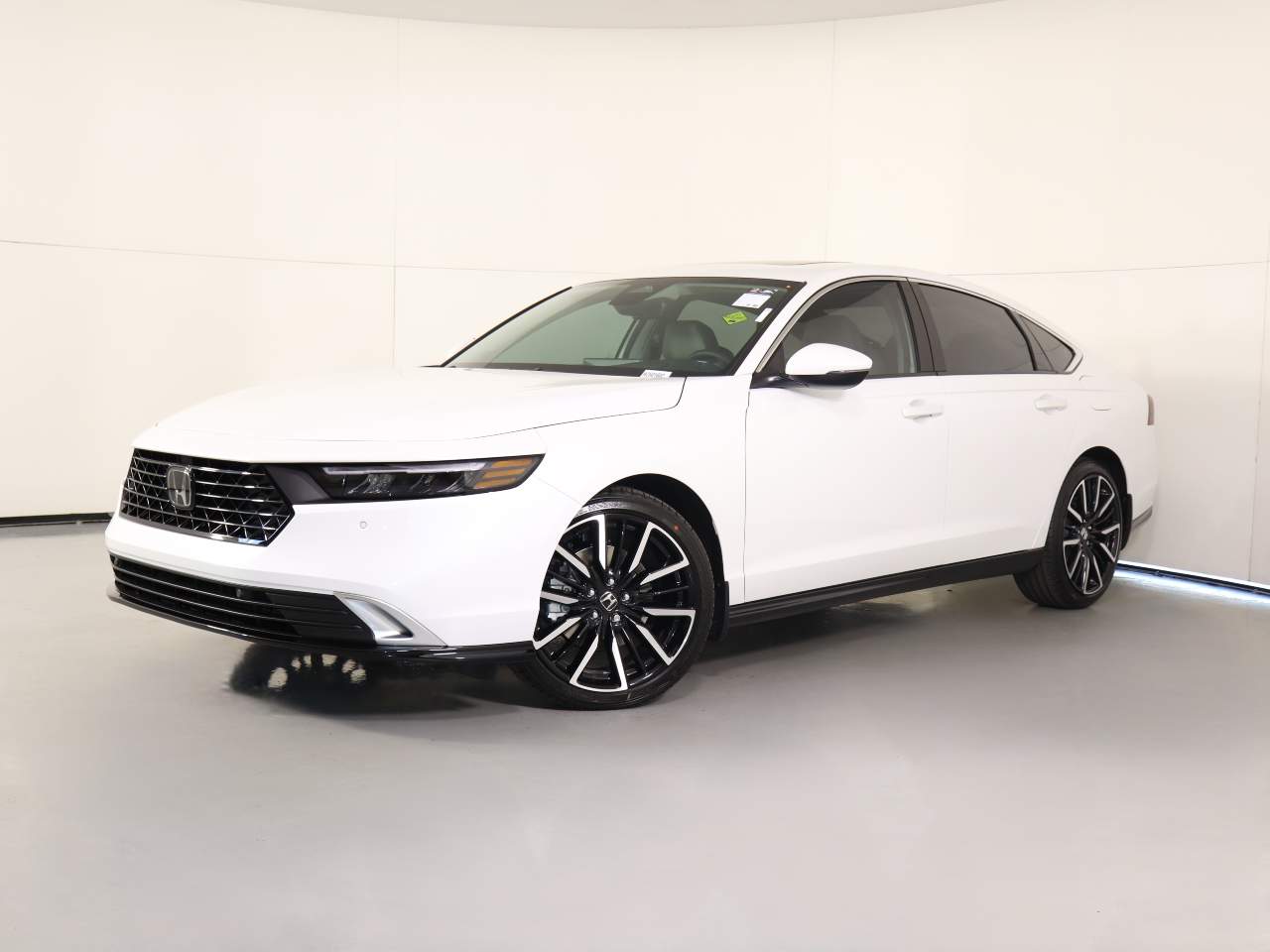 2025 Honda Accord Hybrid Touring's photo