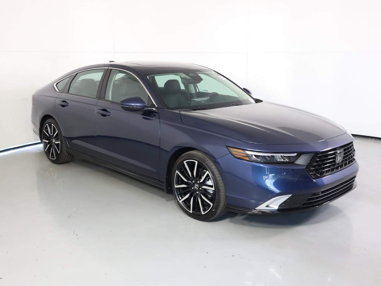 View vehicle photo 3