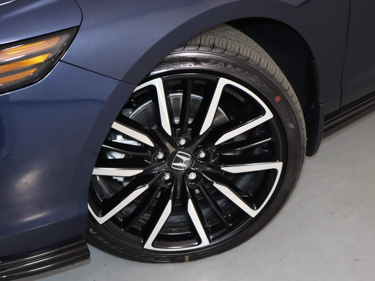 View vehicle photo 5