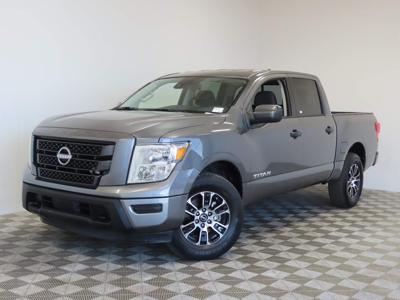 2023 Nissan Titan SV Crew Cab