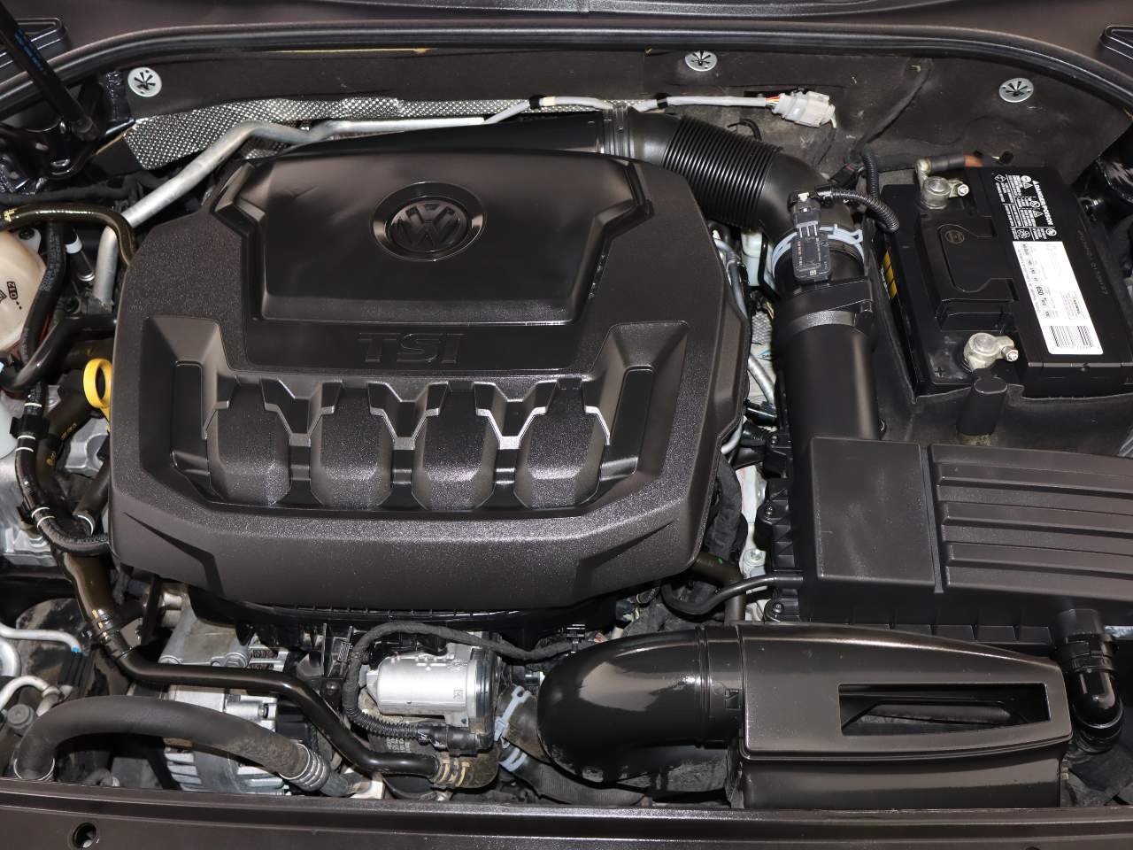 2019 Volkswagen Passat SE R-Line