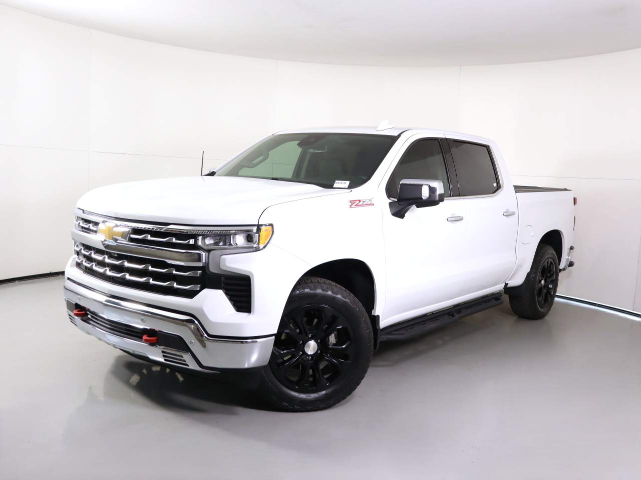 2024 Chevrolet Silverado 1500 LTZ Crew Cab 4WD