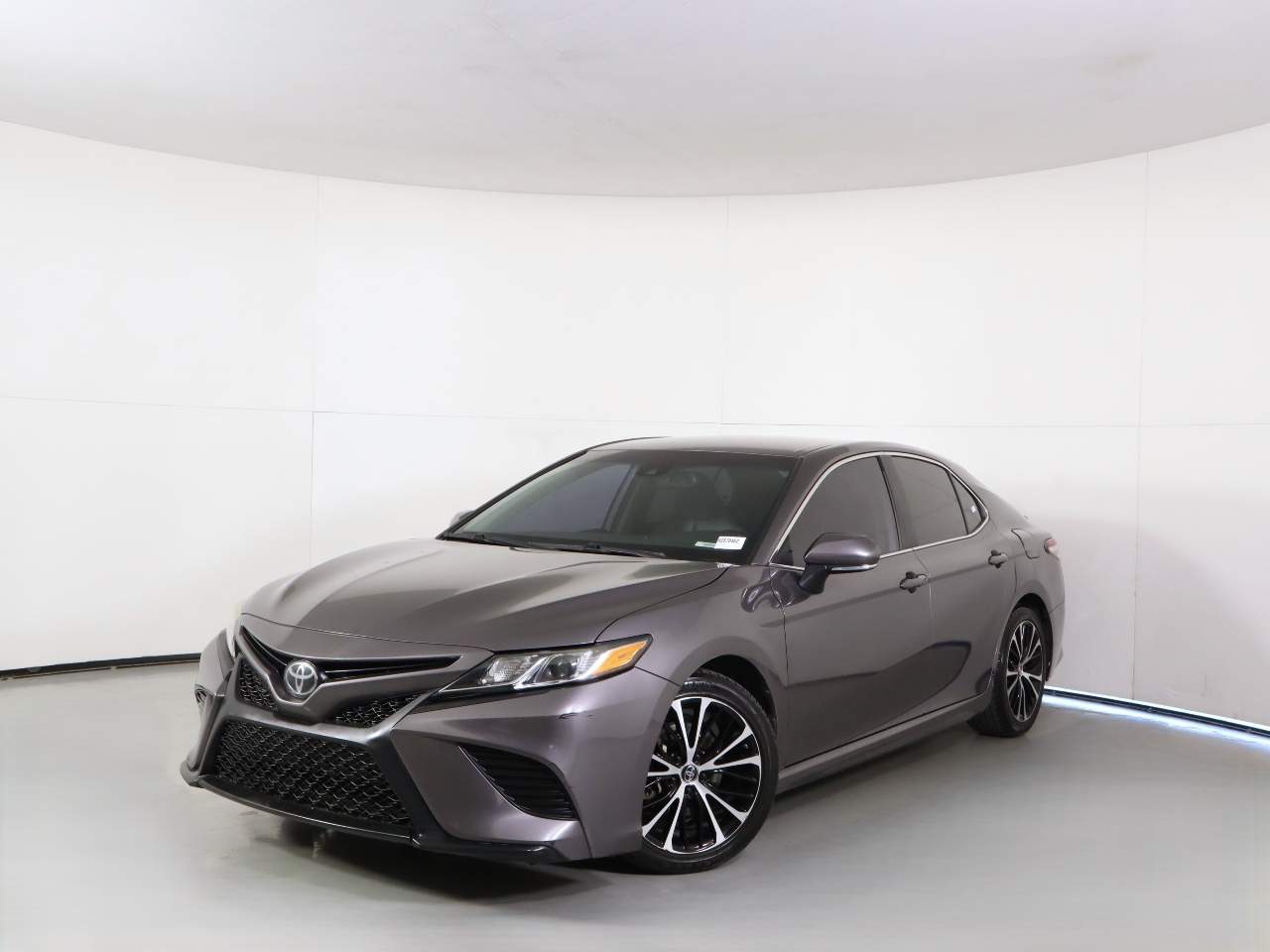 2019 Toyota Camry 2.5 Auto SE's photo