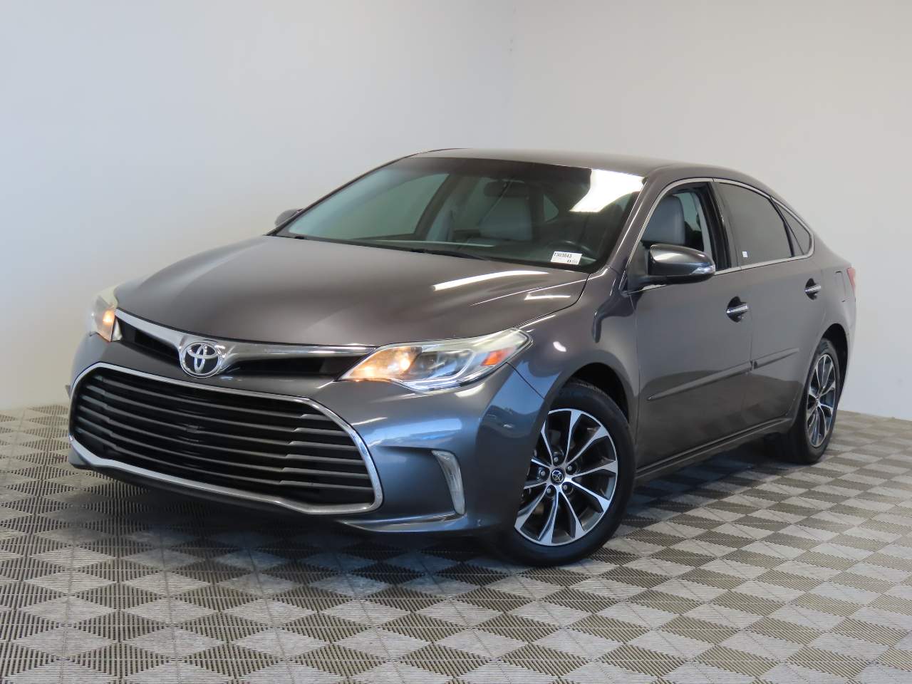 Magnetic Gray Metallic 2016 Toyota Avalon XLE Sedan Front-Wheel Drive 6-Speed Automatic