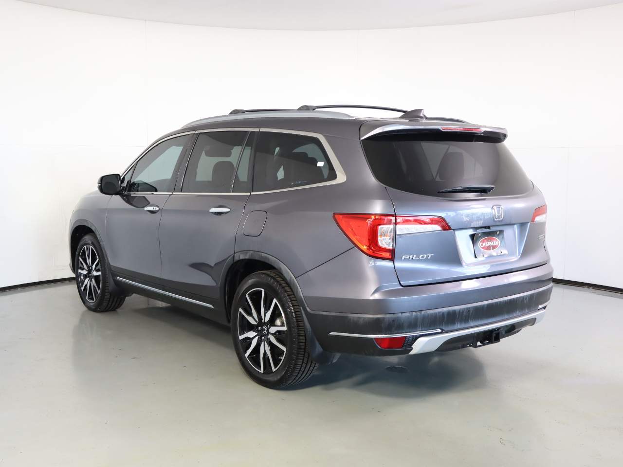 2019 Honda Pilot Touring w/Rear Captain's Chairs