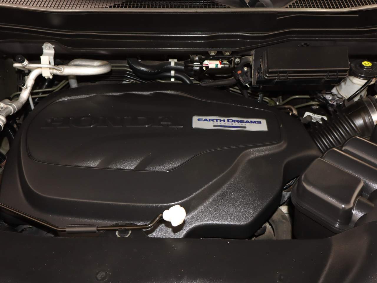 2019 Honda Pilot Touring w/Rear Captain's Chairs