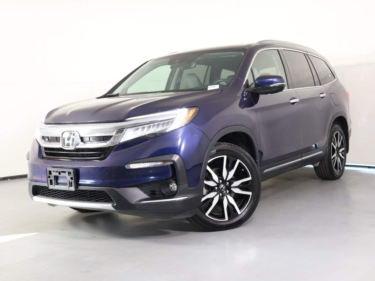 2019 Honda Pilot Touring w/Rear Captain's Chairs