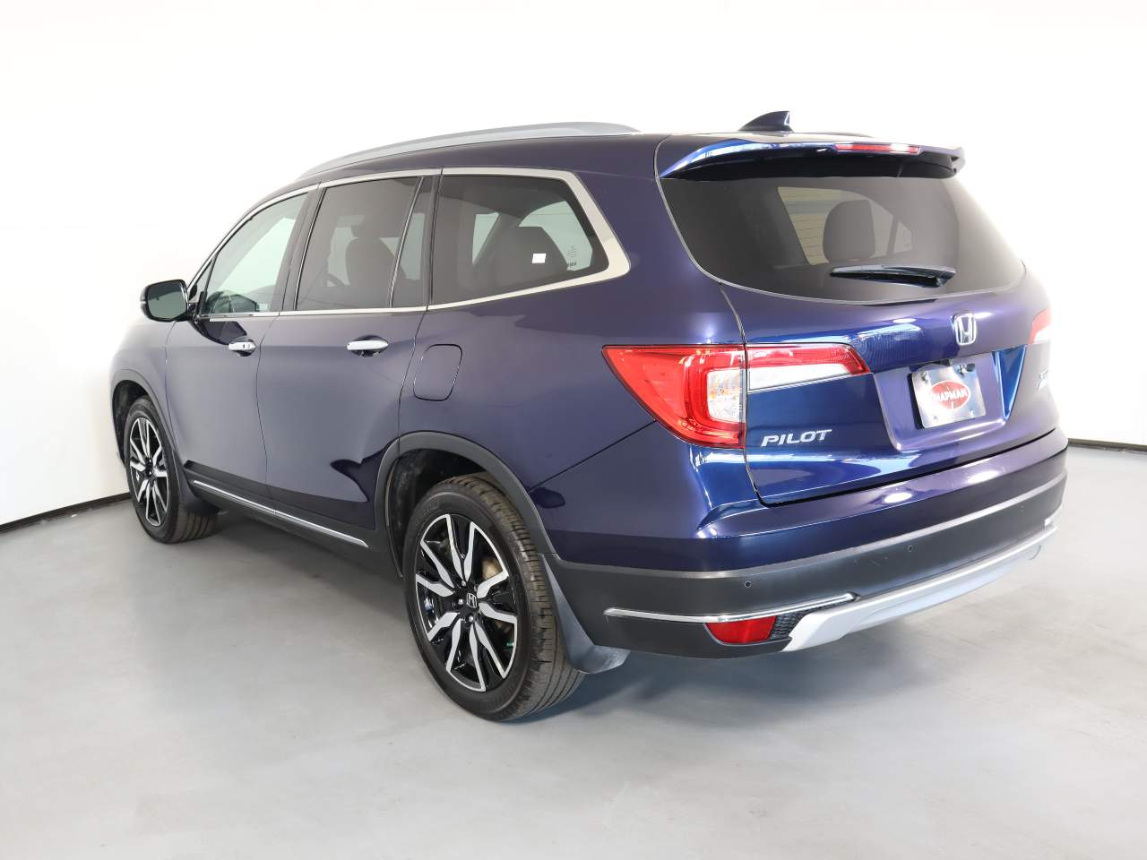 2019 Honda Pilot Touring w/Rear Captain's Chairs