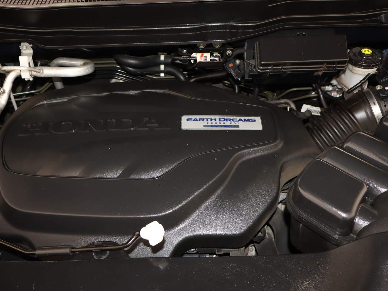 2019 Honda Pilot Touring w/Rear Captain's Chairs