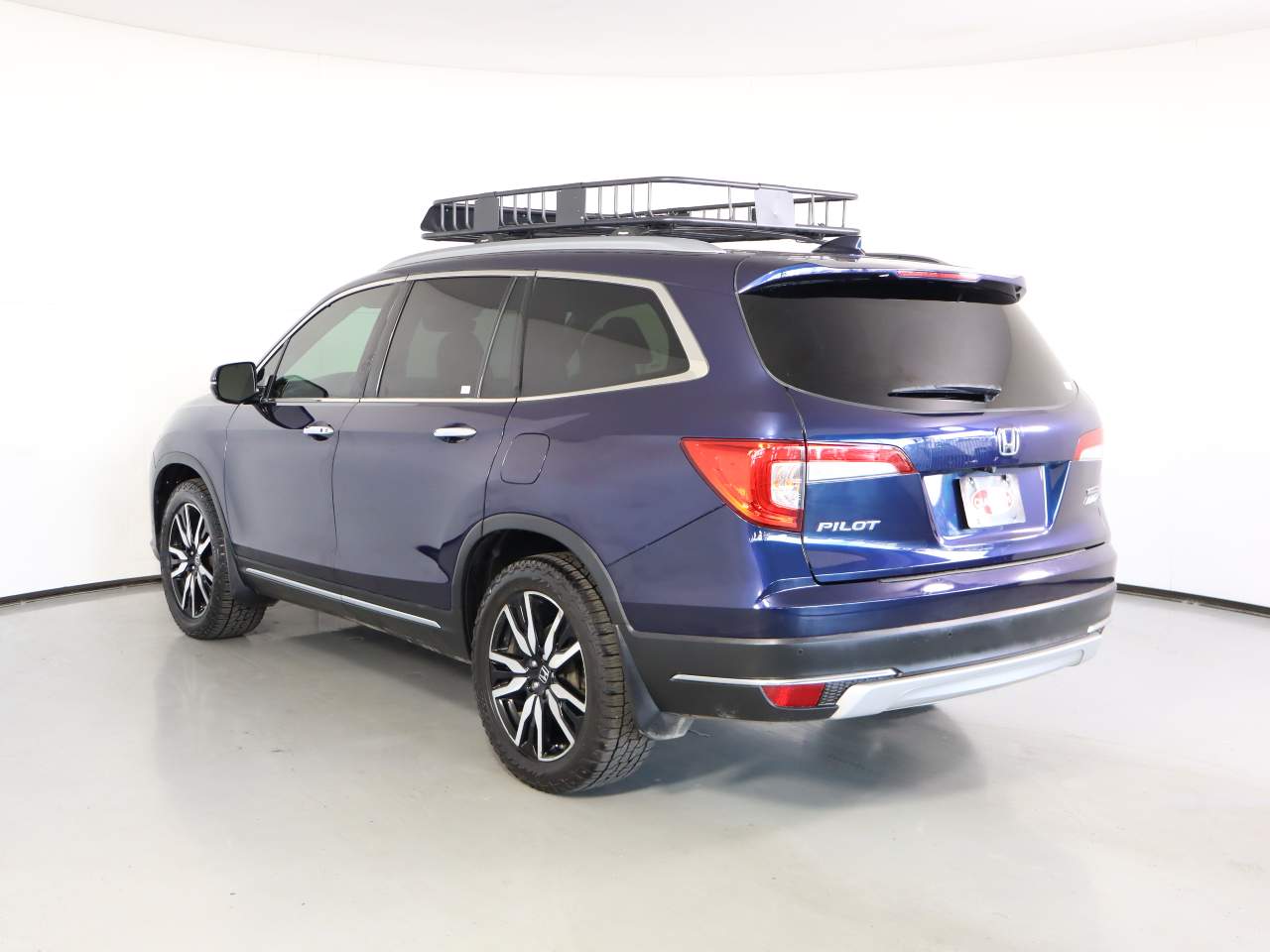 2019 Honda Pilot Touring w/Rear Captain's Chairs