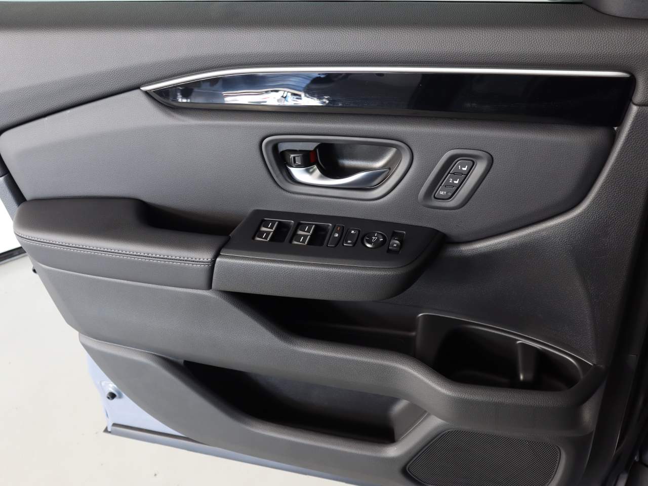 2025 Honda Pilot Touring photo 2