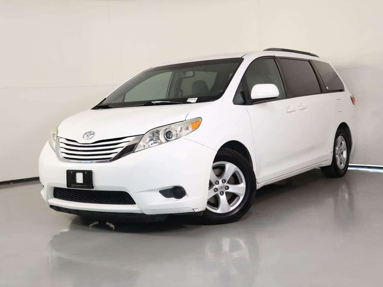 2016 Toyota Sienna LE 8-Passenger