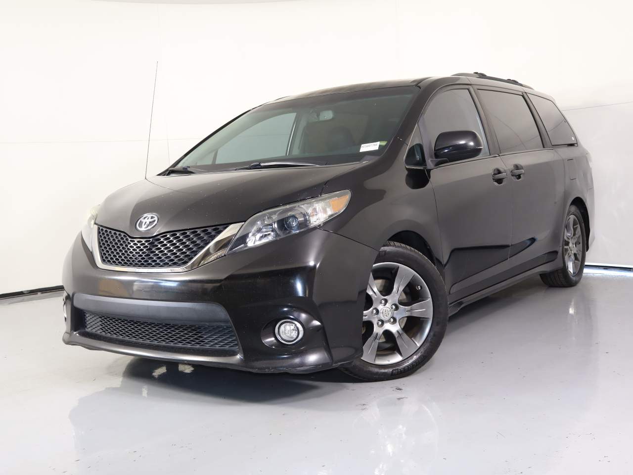 2012 Toyota Sienna SE 8-Passenger