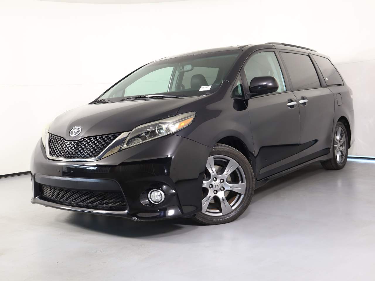 2017 Toyota Sienna SE 8-Passenger