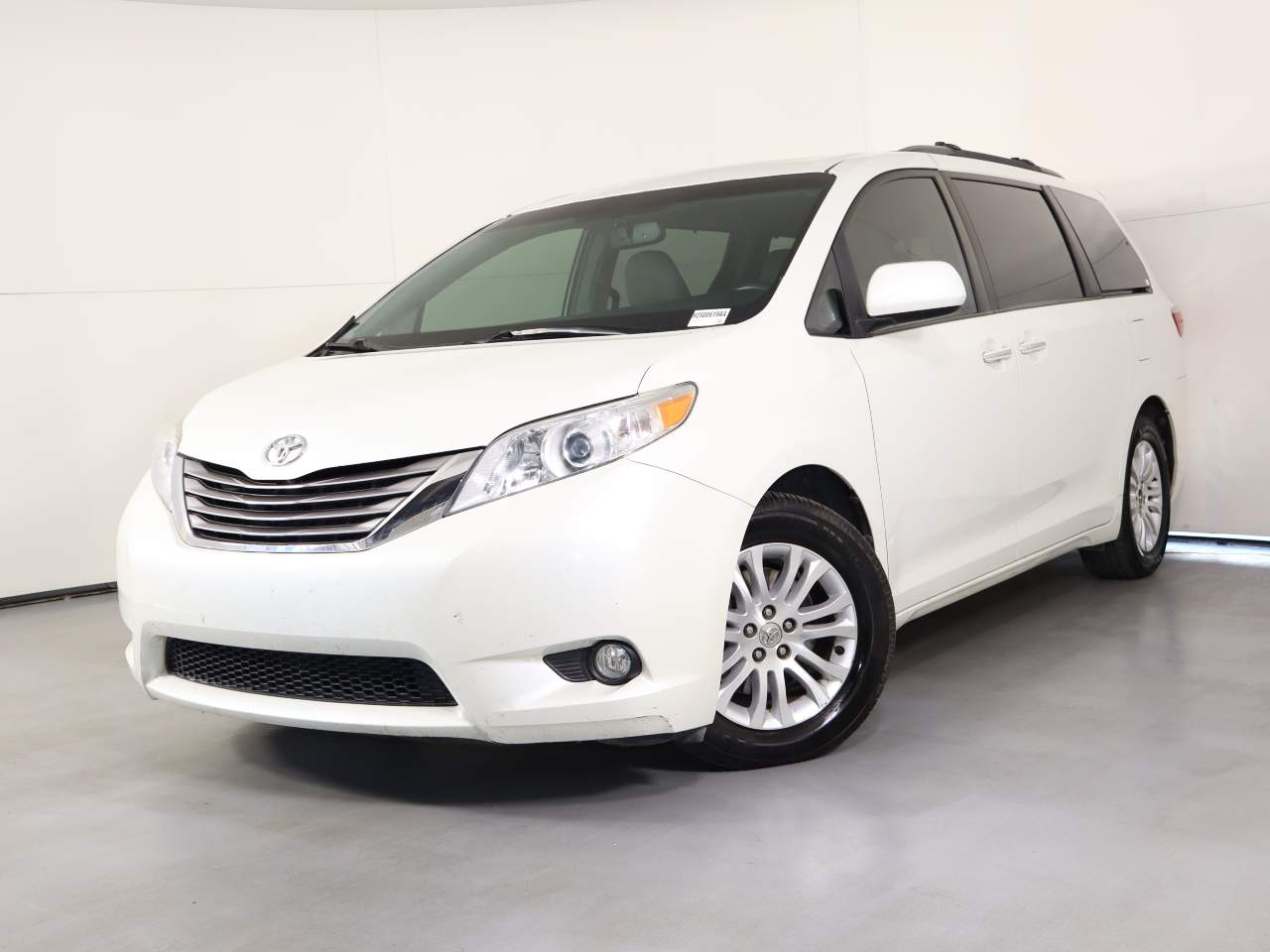 2015 Toyota Sienna XLE 8-Passenger