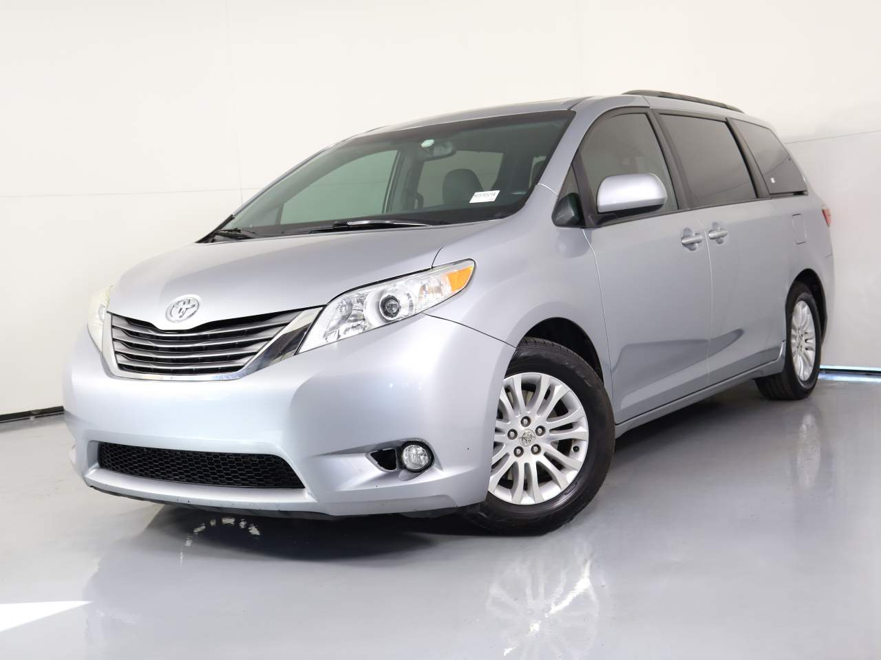 2015 Toyota Sienna XLE 8-Passenger