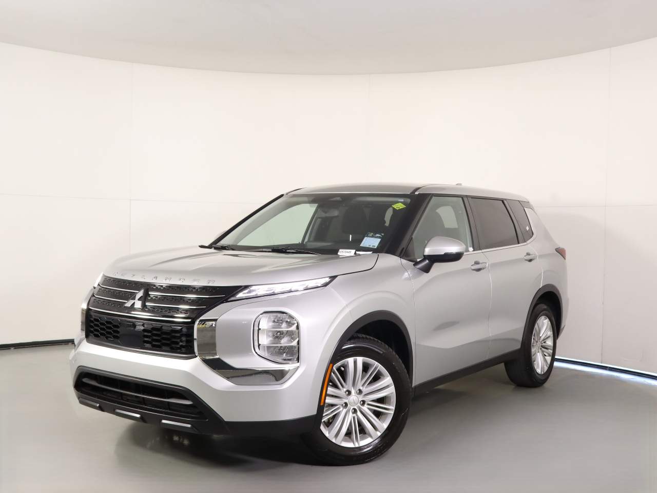 2024 Mitsubishi Outlander ES 2WD's photo