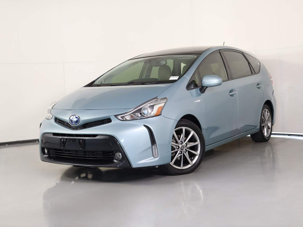2017 Toyota Prius v Five