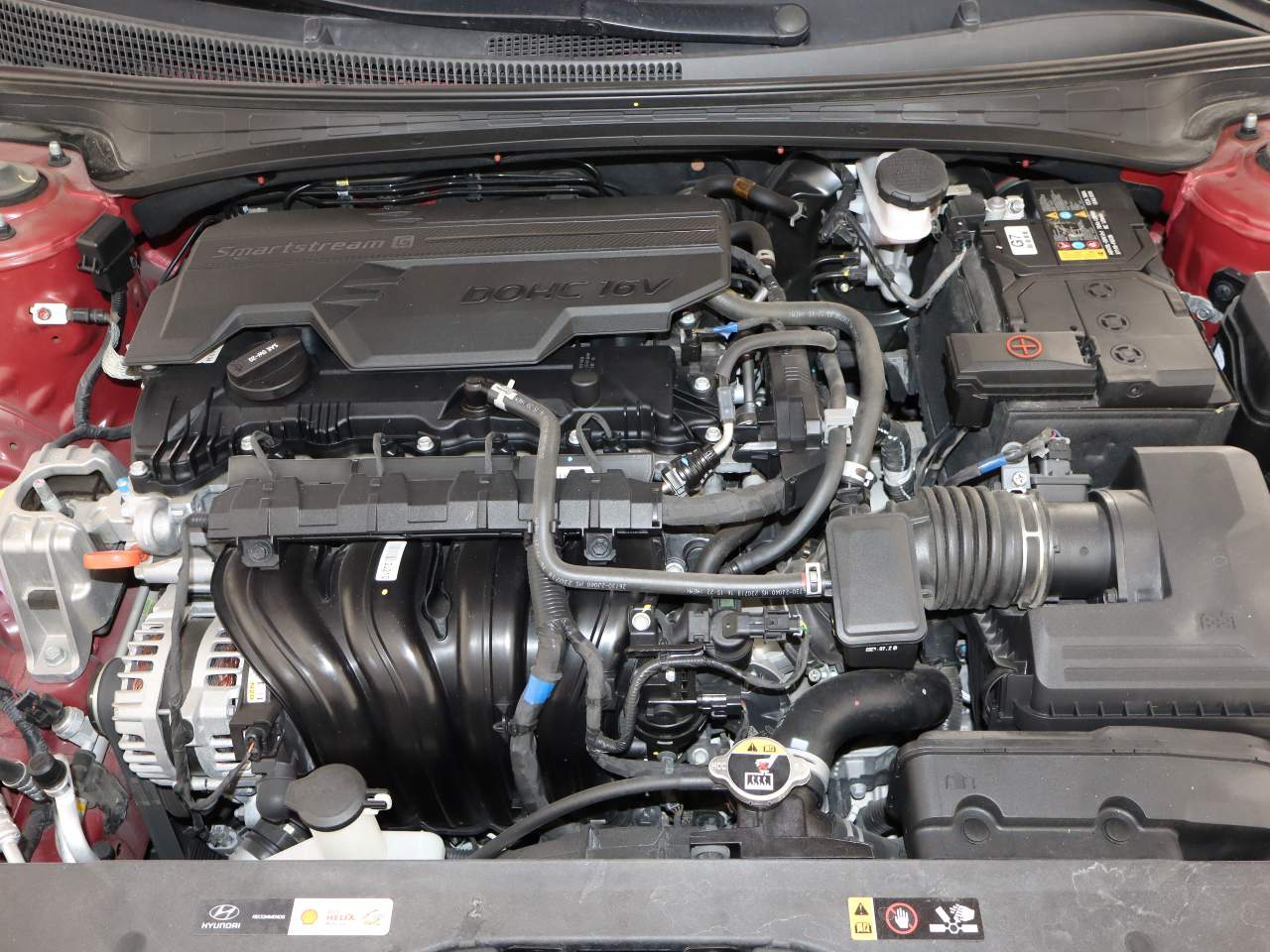 2024 Hyundai ELANTRA SE