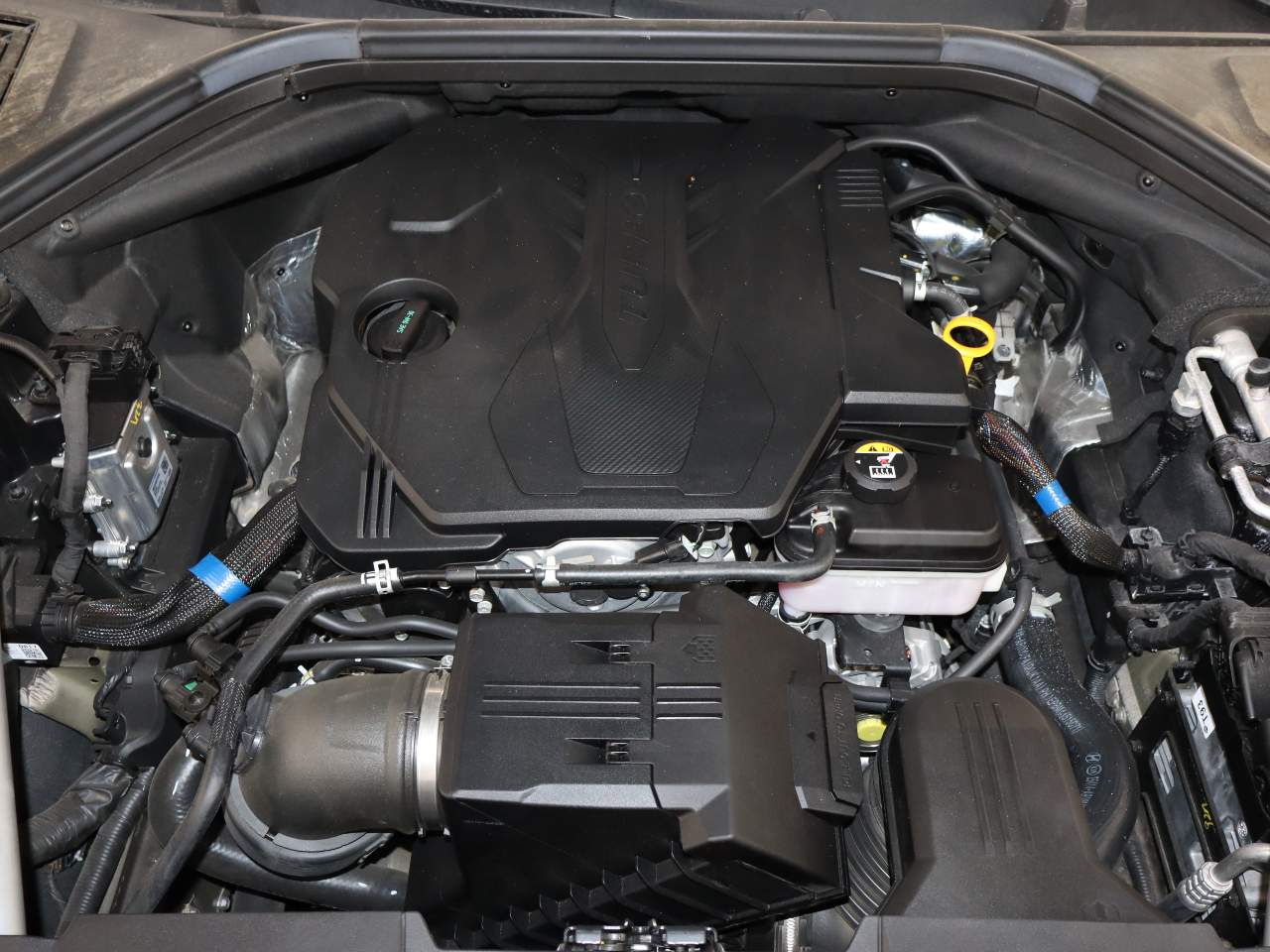 2023 Genesis GV70 2.5T Standard