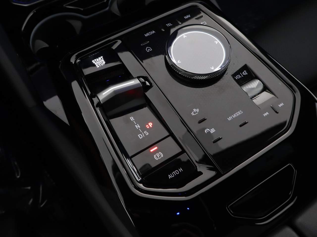 2025 BMW 5 Series 530i - Photo 11